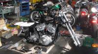 ショベルヘッド　FXS　フルレストア途中の画像です。