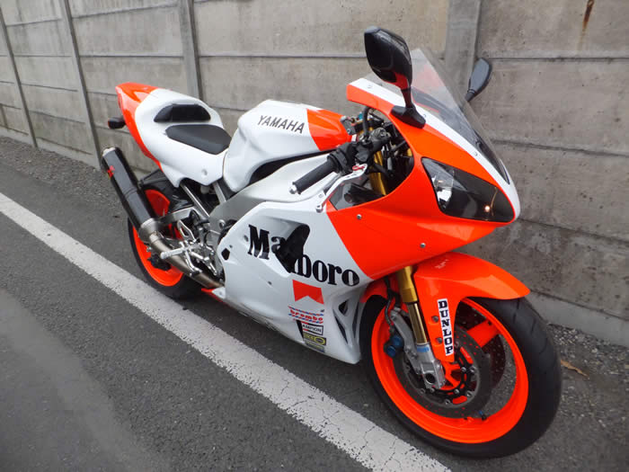 YZF　　R1　ケニーロバーツ仕様マルボロカラー