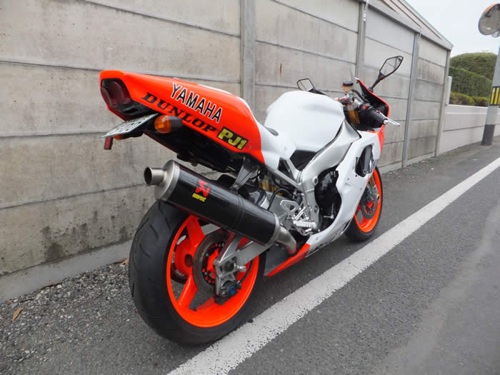 YZF　　R1　ケニーロバーツ仕様マルボロカラー