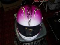 女性カーレーサー様からのオーダーヘルメットです。1